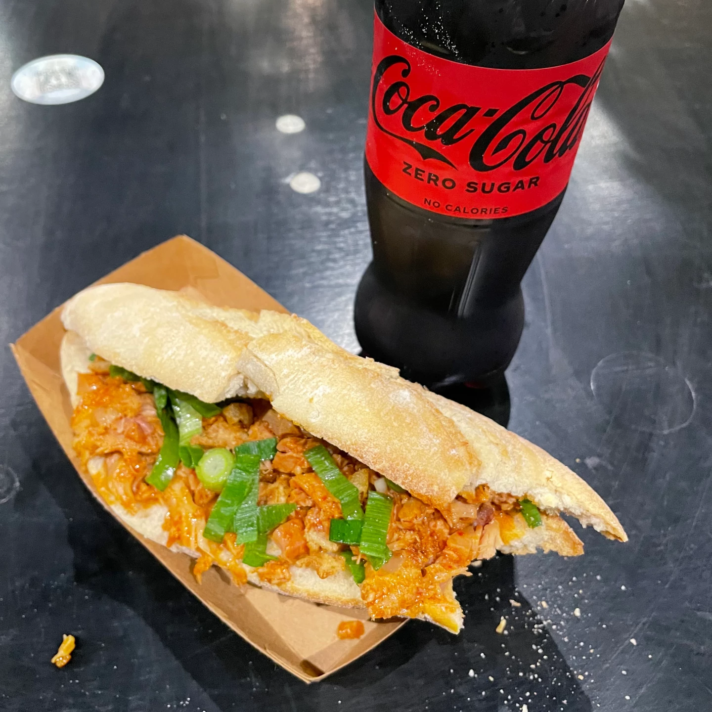 14 euro voor een broodje en een cola...