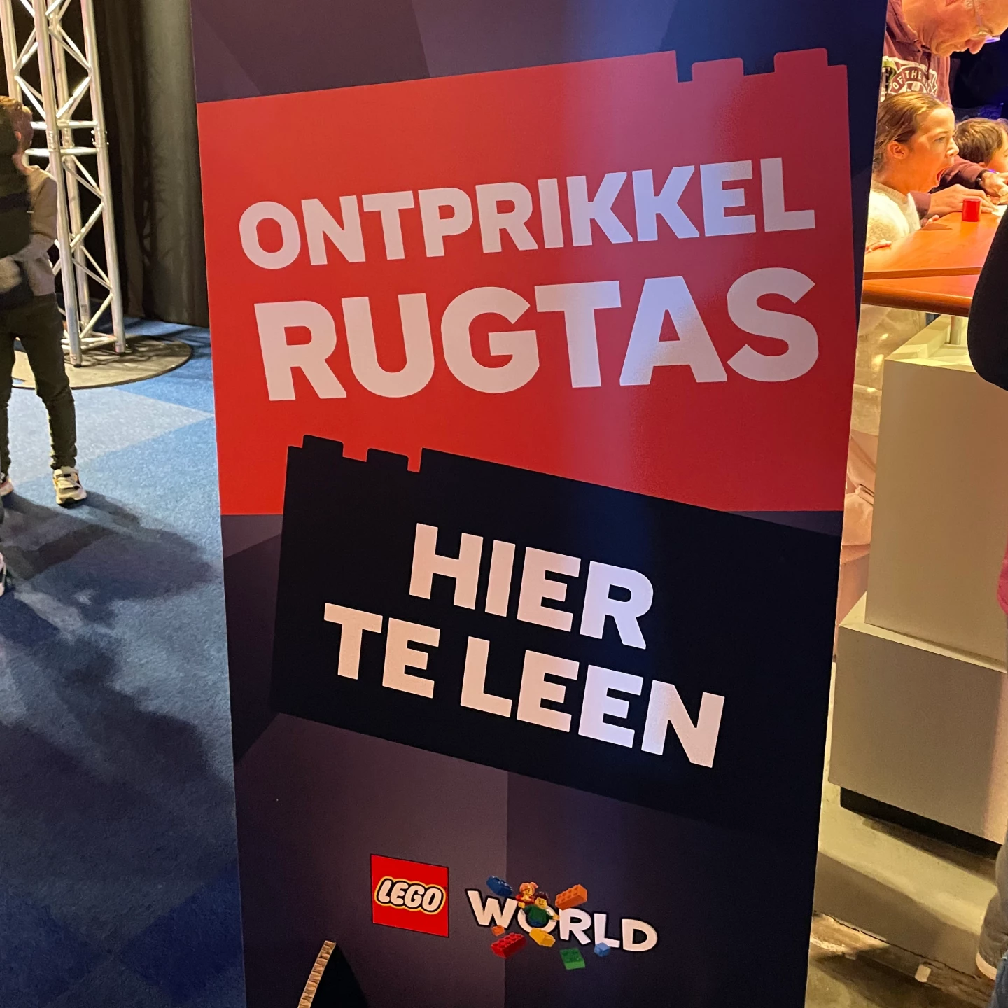 Op alle dagen waren ontprikkel rugtassen te halen, supergoed initiatief.