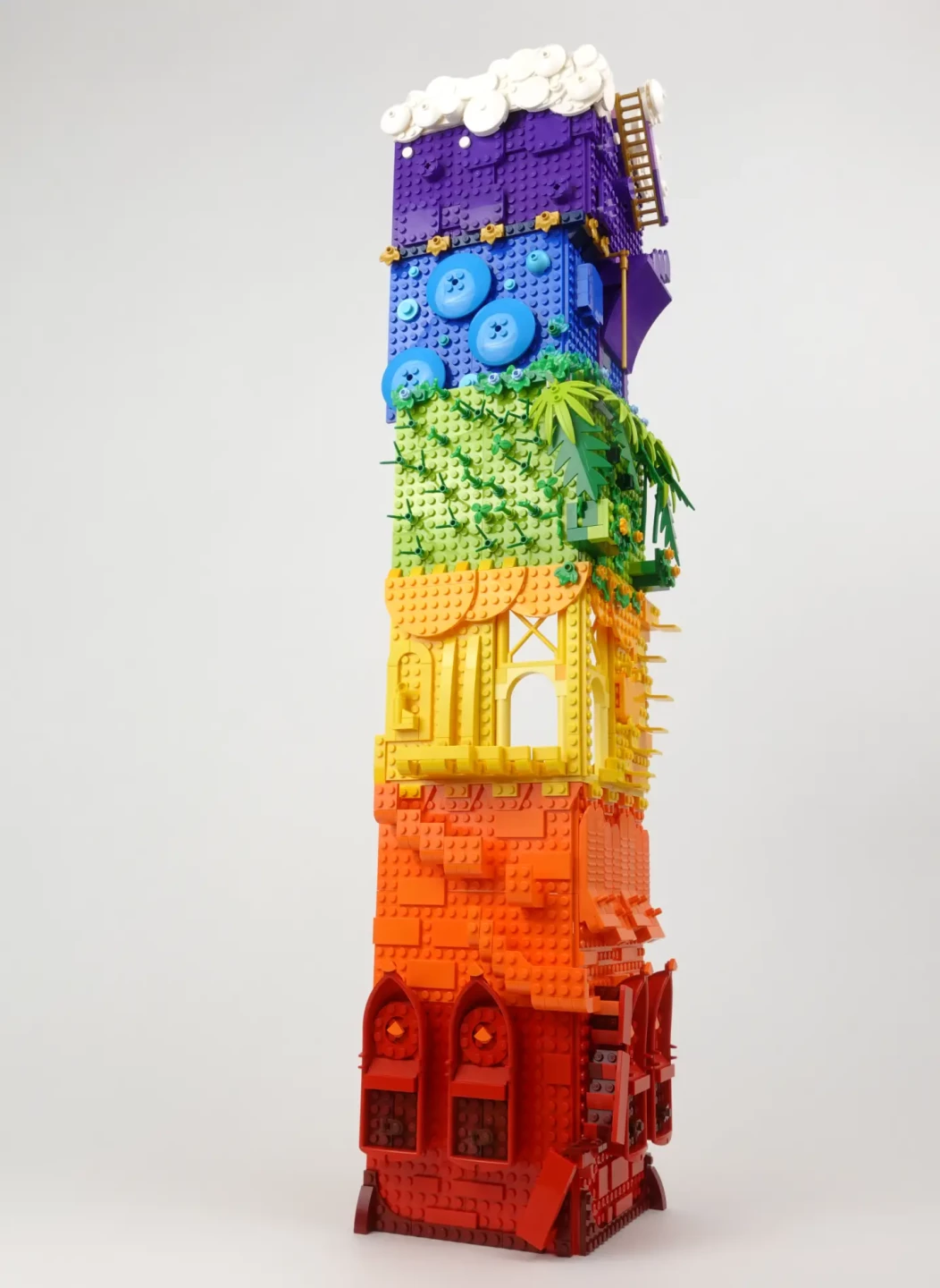De regenboogtoren uit het boek LEGO bouwen als een pro: fantasievolle huizen