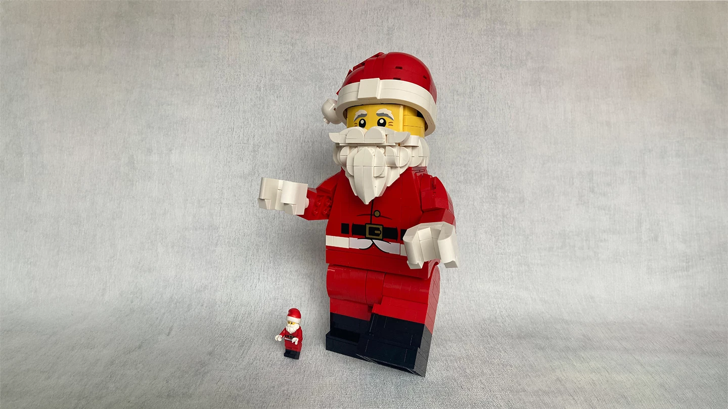 Review: LEGO 40820 Up-Scaled Kerstman als display