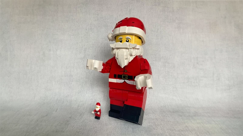 Review: LEGO 40820 Up-Scaled Kerstman als display