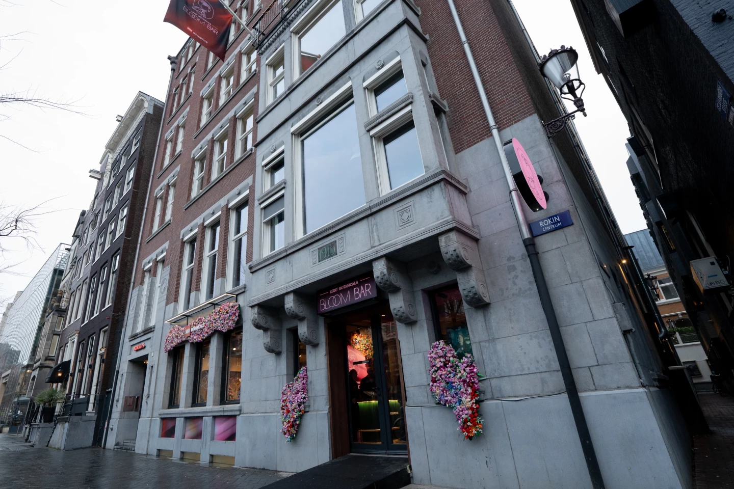 Het evenement is niet te missen aan de Rokin in Amsterdam!