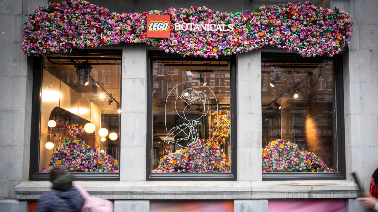 LEGO Botanicals Bloom Bar geopend aan het Rokin in Amsterdam