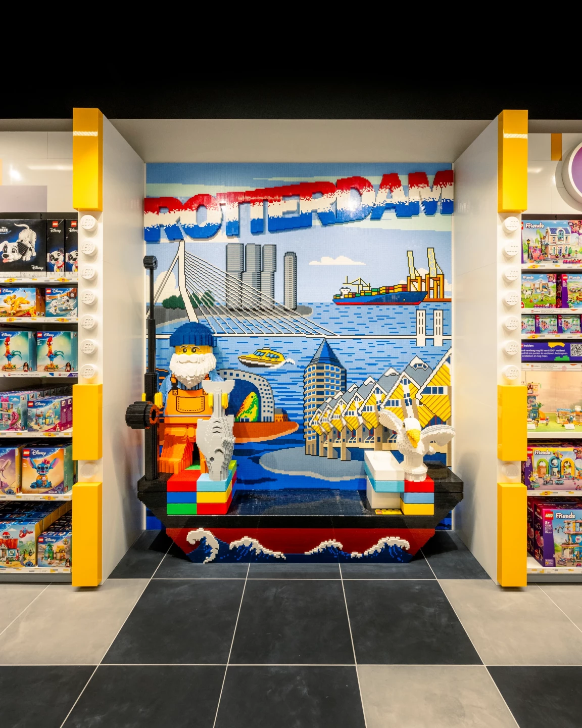 Rotterdamse muurdecoratie van LEGO