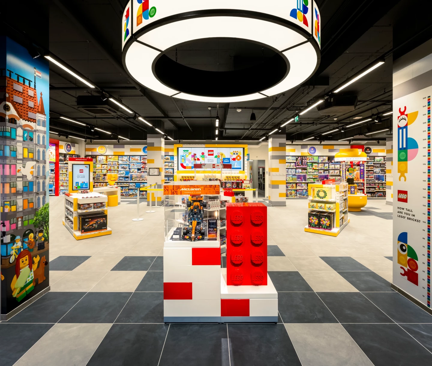 De nieuwe LEGO winkel in de Koopgoot, Rotterdam is prachtig!