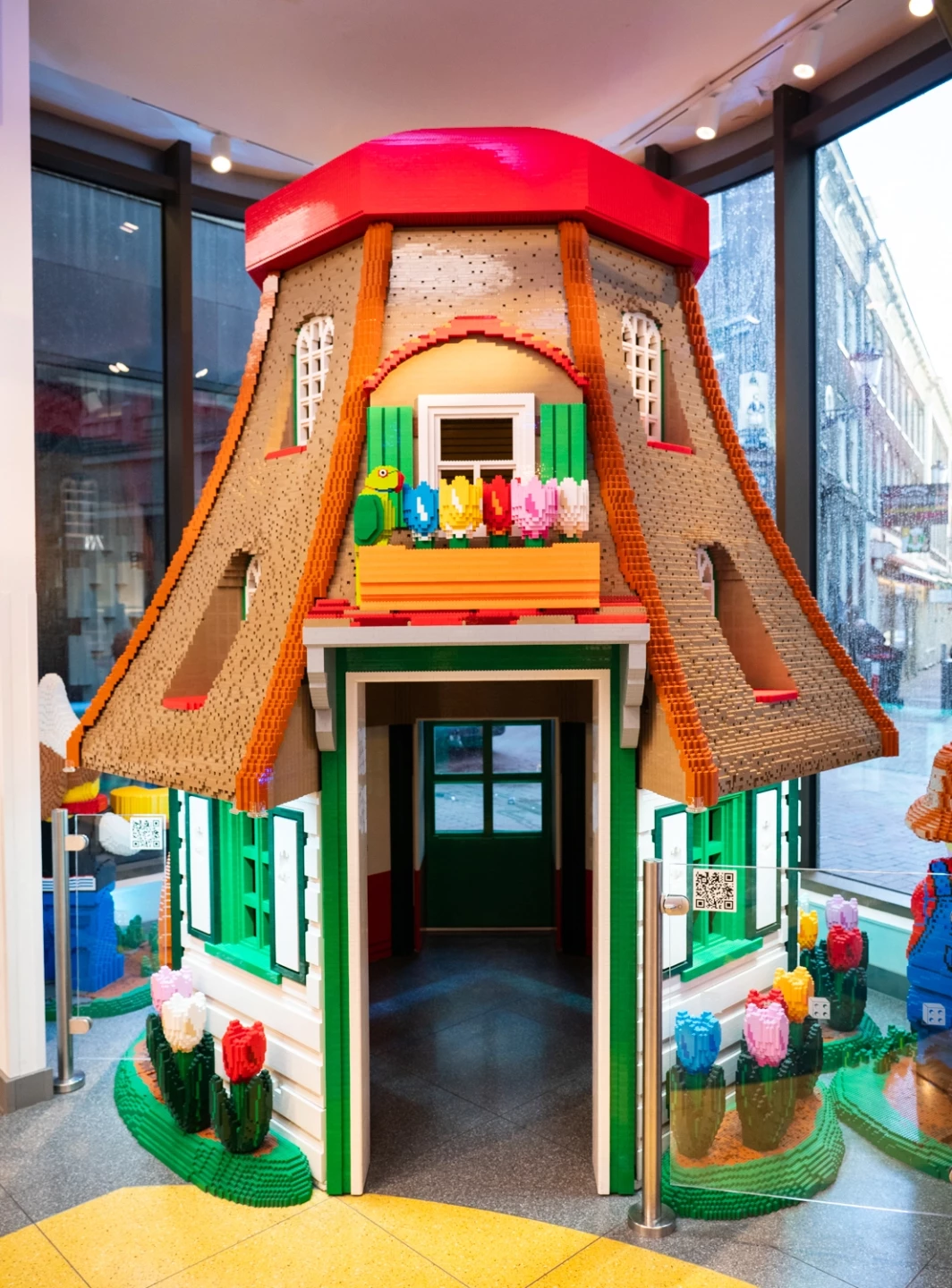 De LEGO windmolen in de LEGO Store Amsterdam