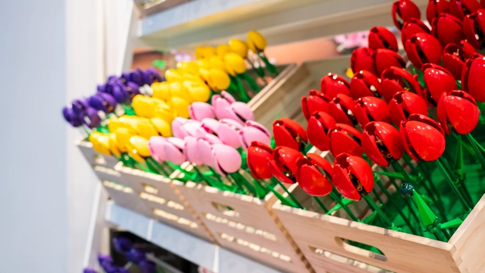 Gratis LEGO tulp bouwen tijdens wandeling door Amsterdam