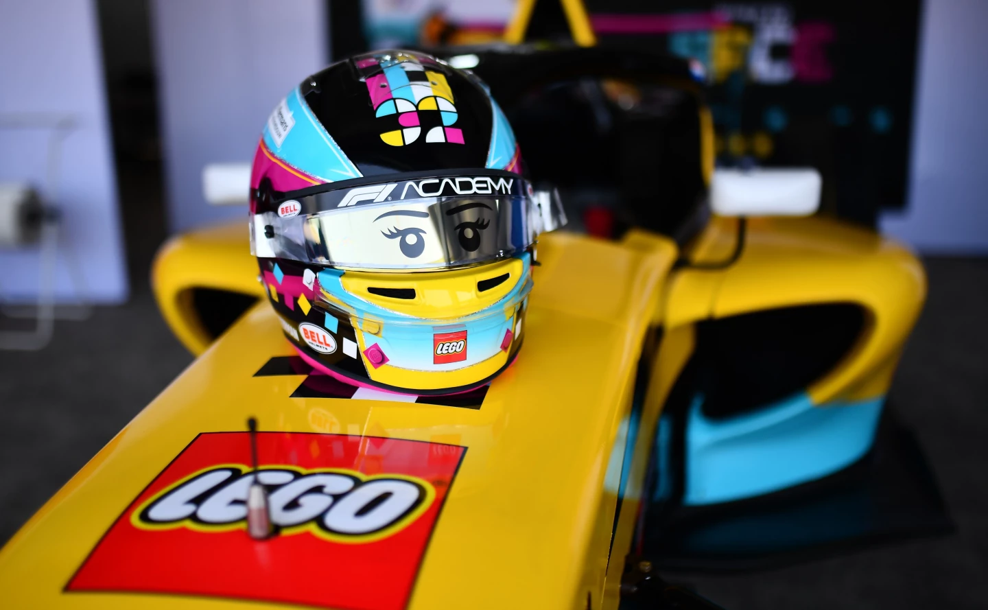 De helm van LEGO Racing mag er ook zijn