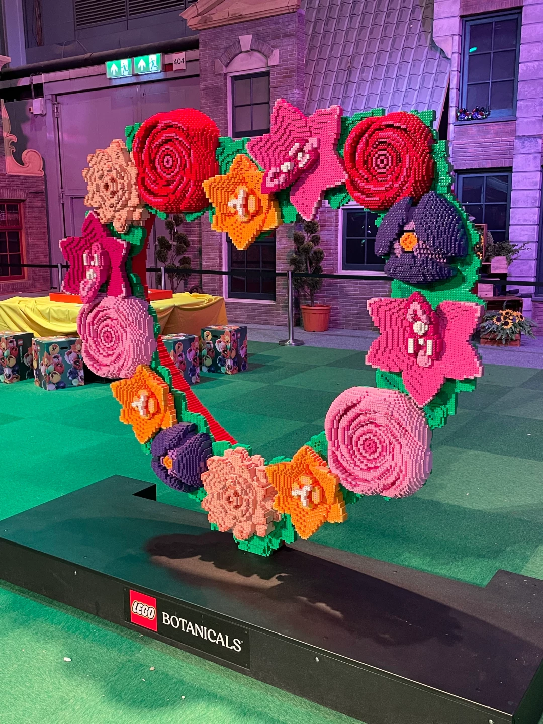 Grote bloemenkrans van LEGO Botanicals als fotolocatie op LEGO World 2026