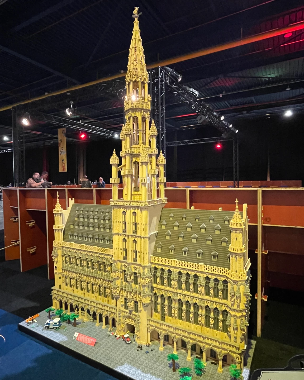 Indrukwekkend groot gotisch LEGO-bouwwerk tijdens LEGO World 2026