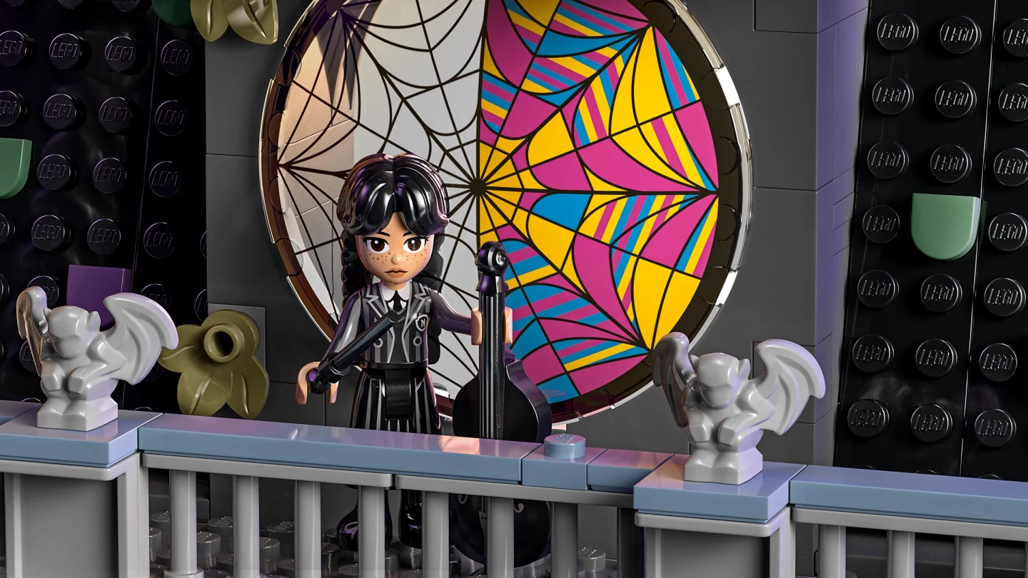 Nieuwe LEGO Wednesday sets: Bouw je eigen Nevermore wereld