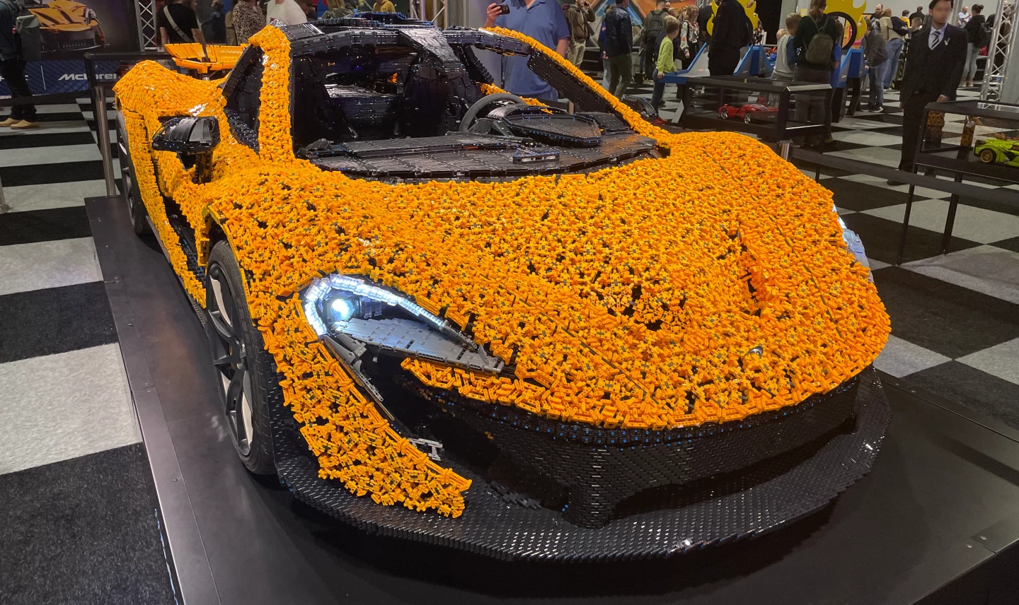 Een zeer realistisch McLaren P1 van LEGO