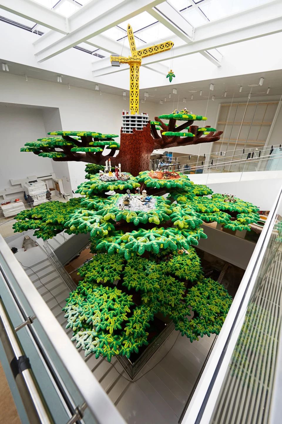 The Tree of Creativity, volledig gebouwd van LEGO &copy; LEGO House