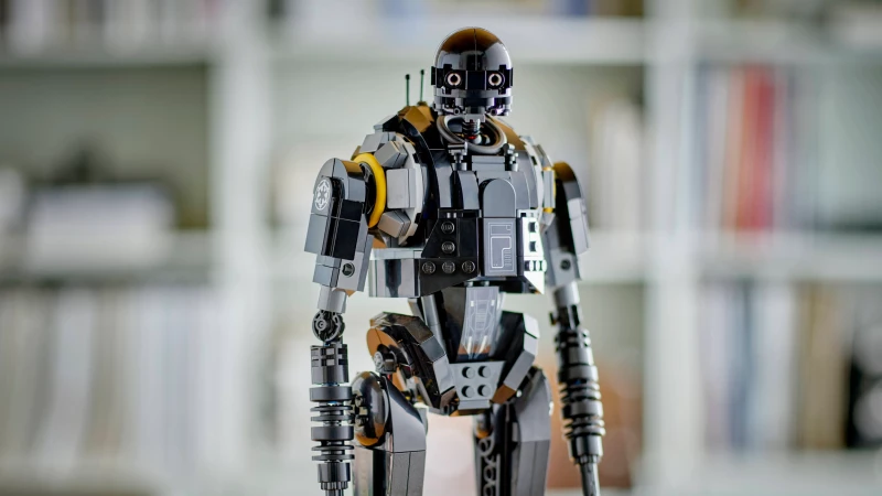 LEGO Star Wars droids: Chopper & K-2SO in detail