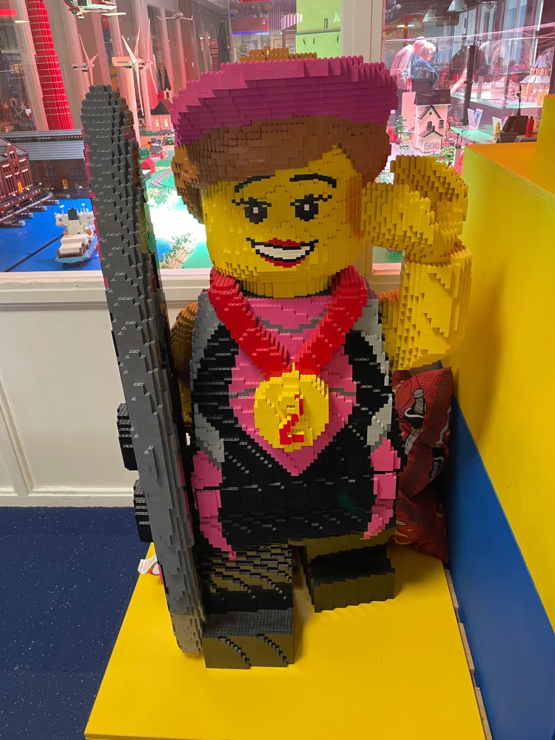 Supergave LEGO sculptures (2)