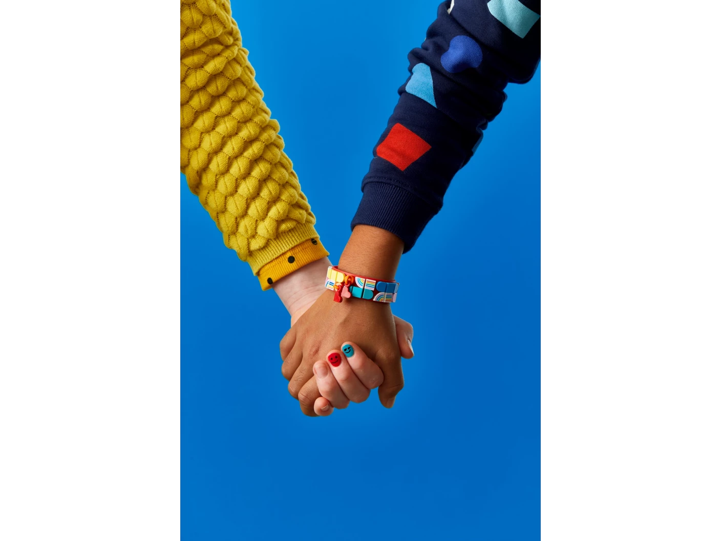 Regenboog armband met bedeltjes
