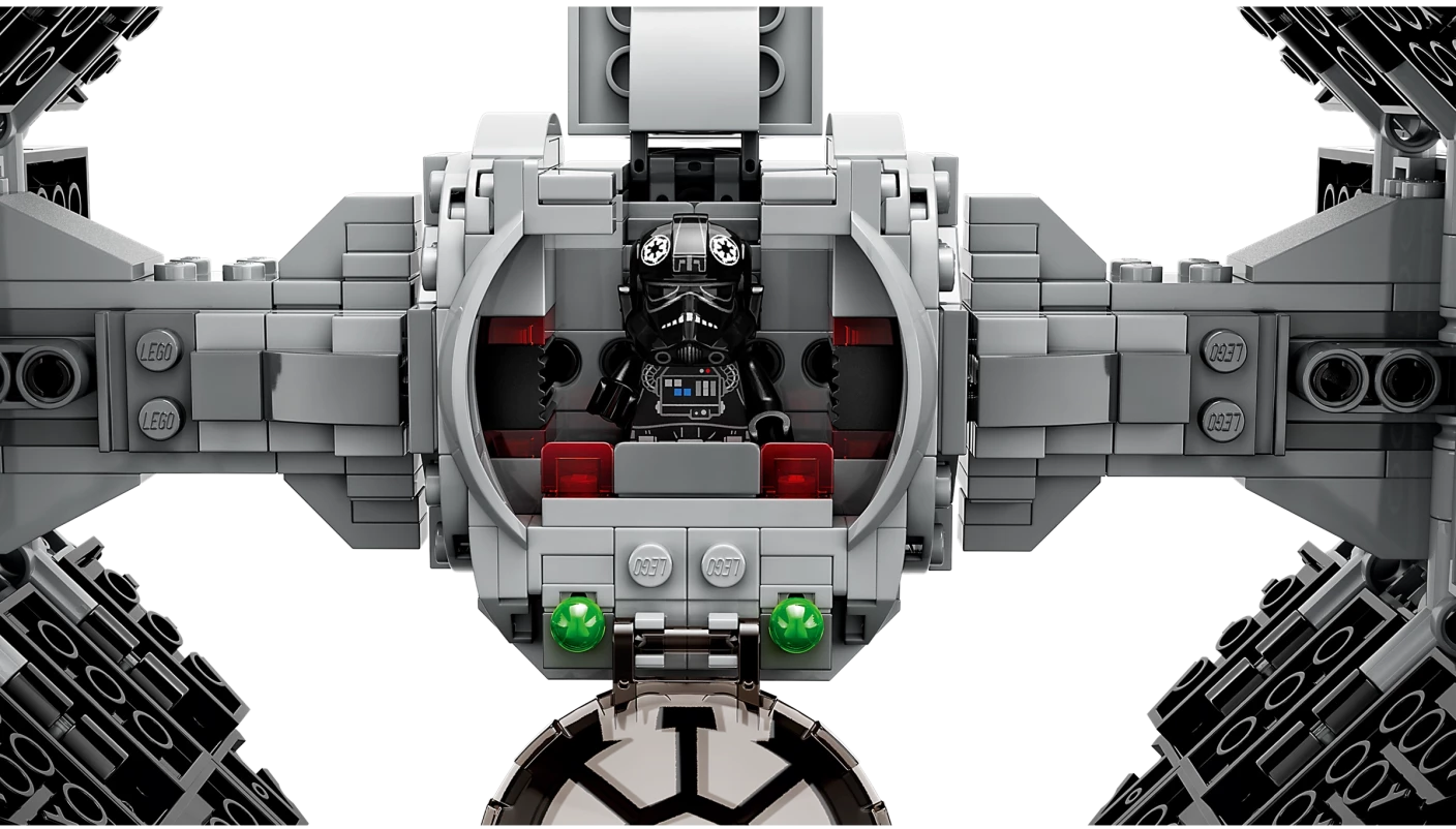 Mandalorian Fang Fighter vs. TIE Interceptor™