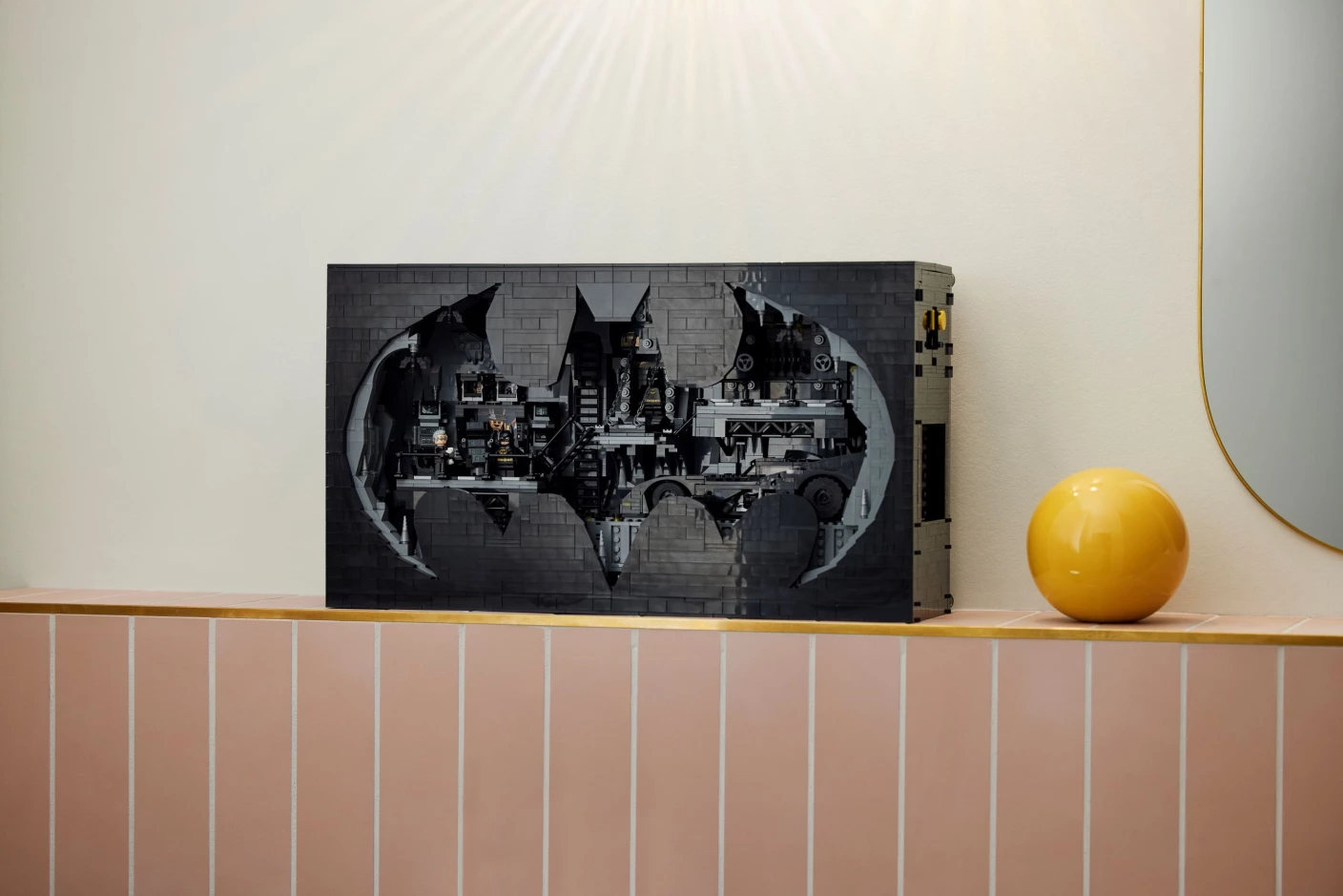 Batcave™ – shadowbox