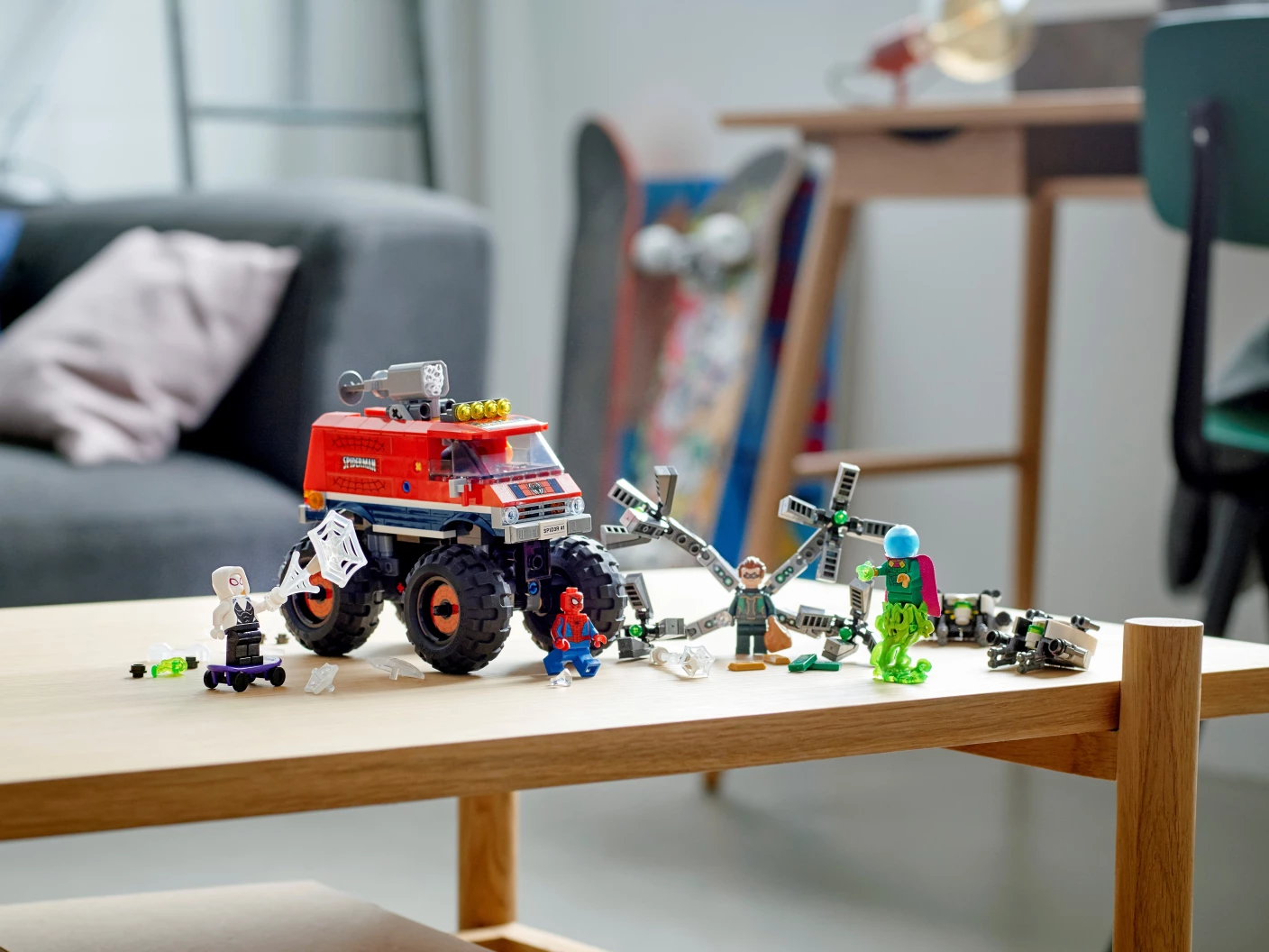 Spider-Man's monstertruck vs. Mysterio