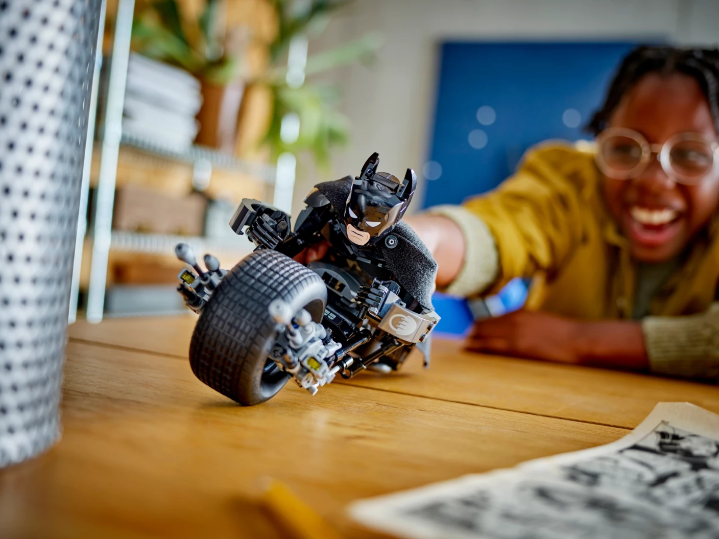 Batman™ bouwfiguur en de Bat-Pod motor