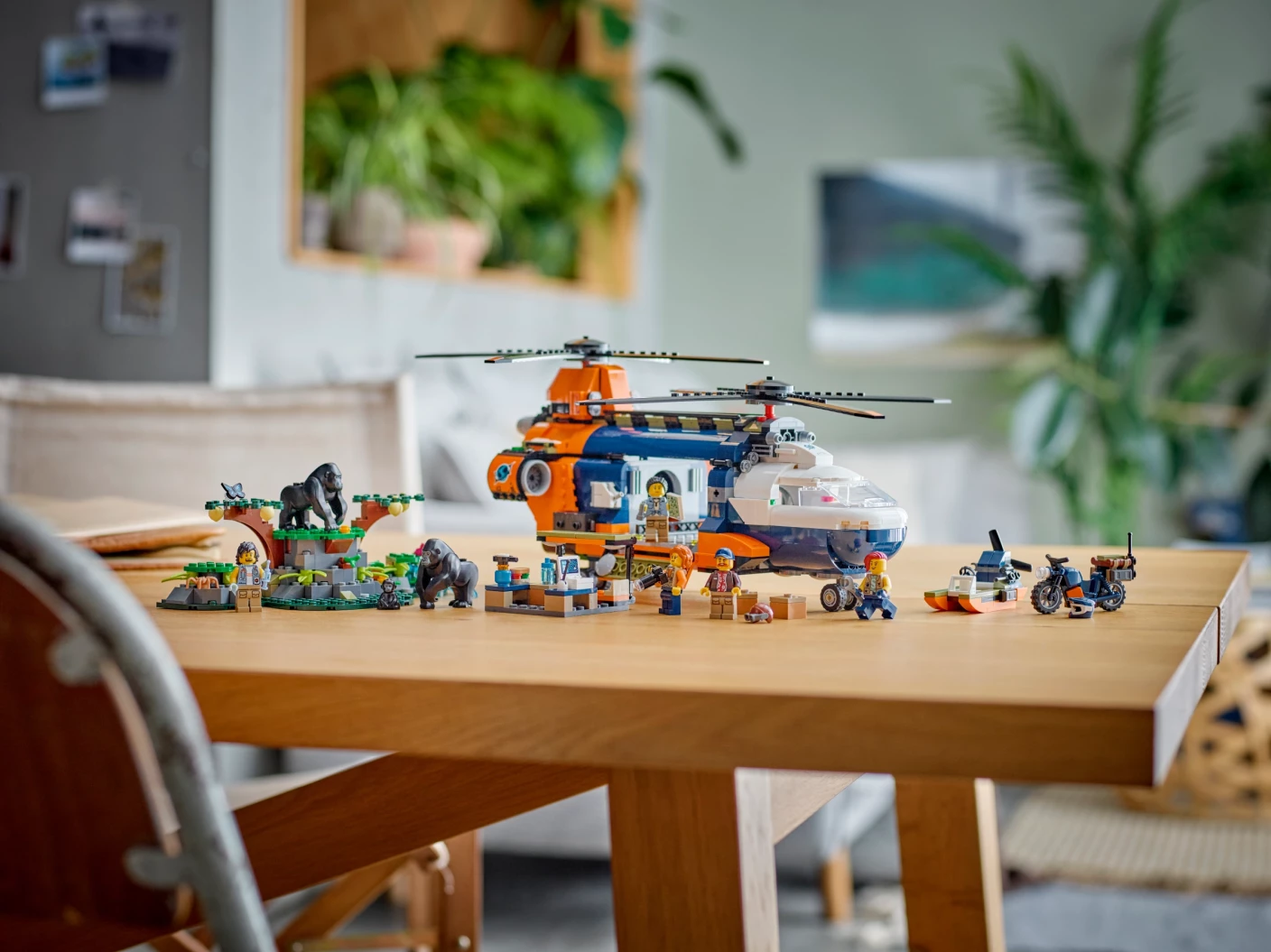 Jungleonderzoekers: helikopter bij de basis