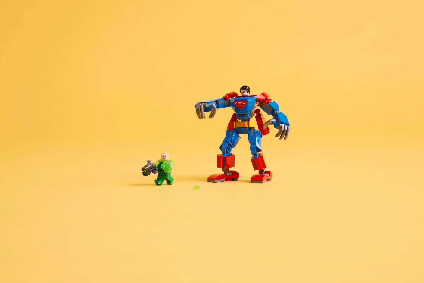 Superman™ mecha vs. Lex Luthor™