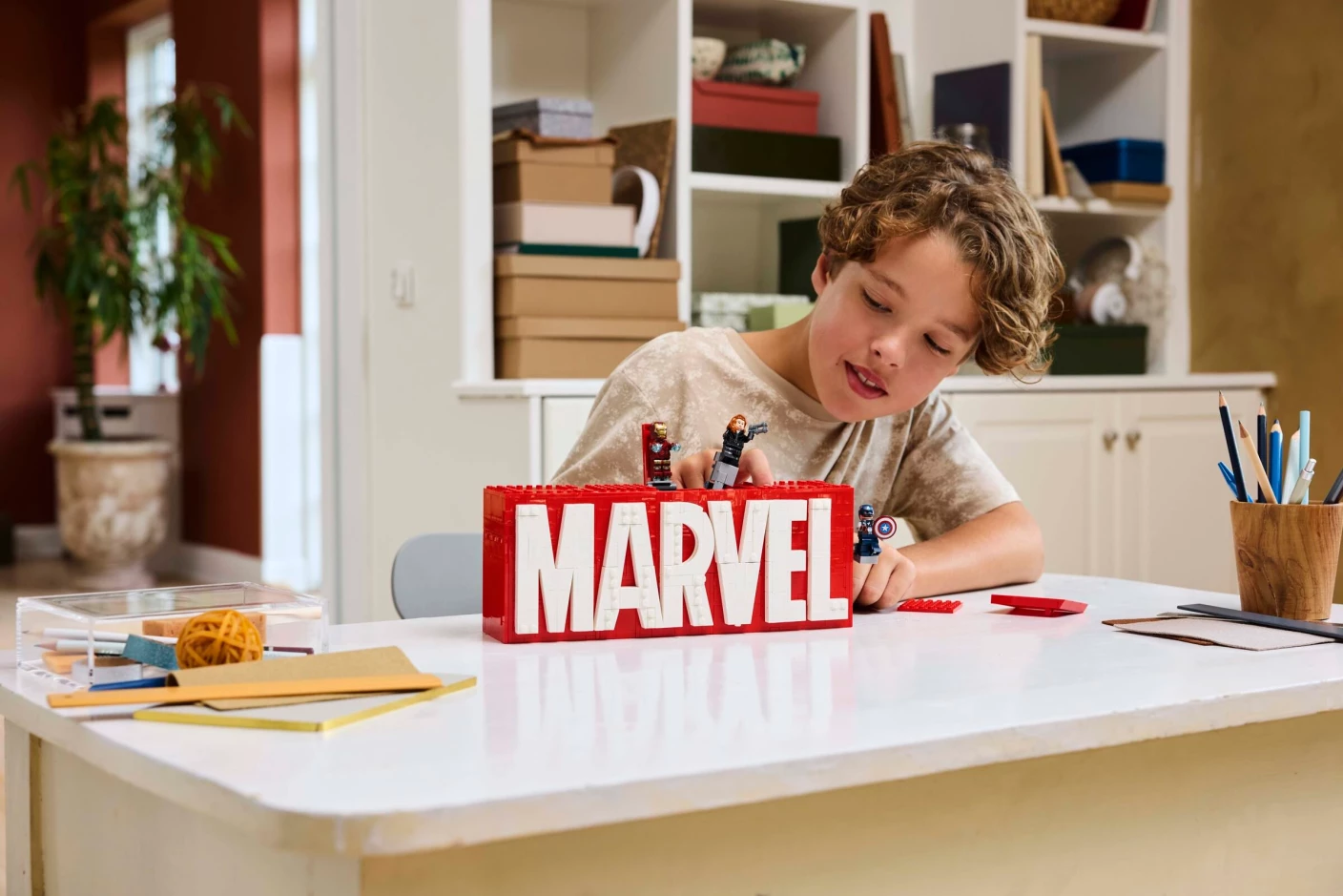 MARVEL logo en minifiguren