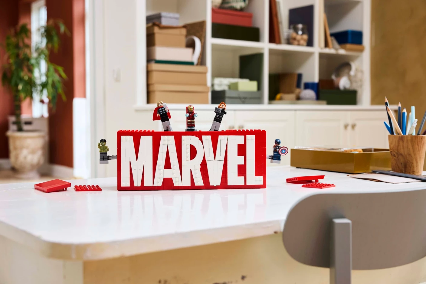 MARVEL logo en minifiguren
