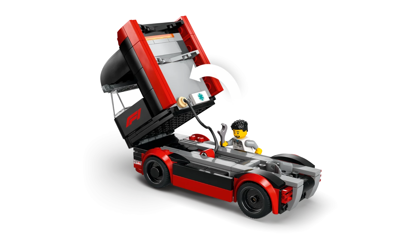 F1® truck met RB20 en AMR24 F1® auto's