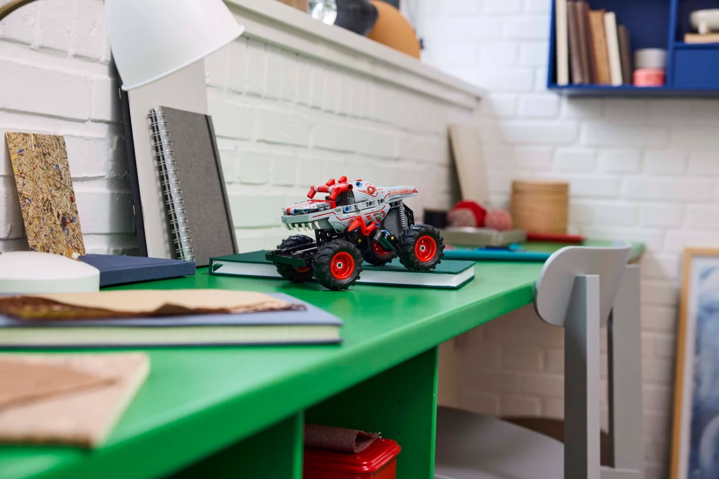 Monster Jam™ ThunderROARus™ pull-back