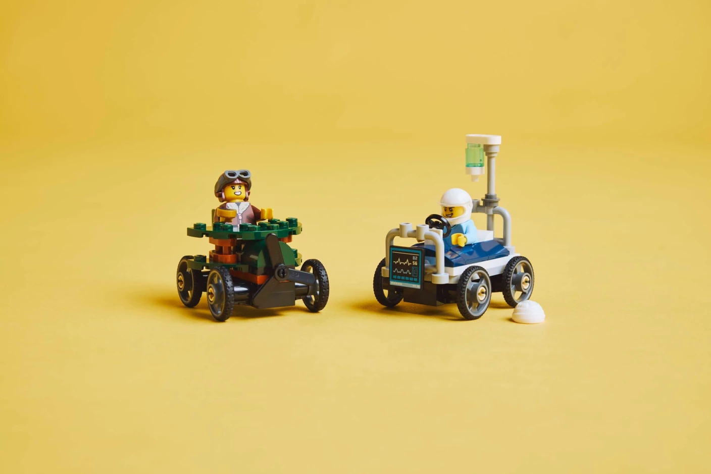 Raceautopakket: vliegtuig vs. ziekenhuisbed