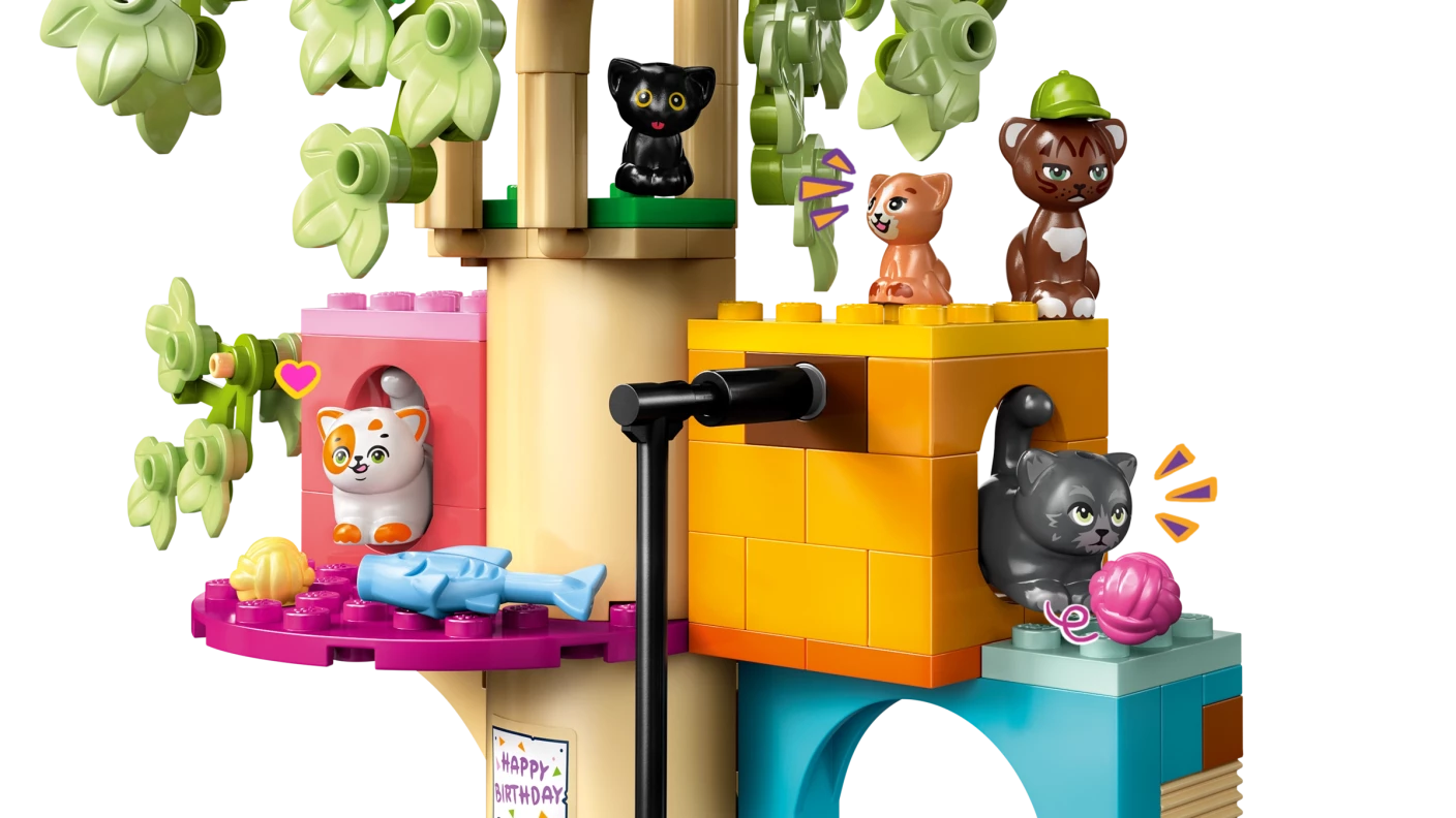 Kattenverjaardagsfeestje en boomhut