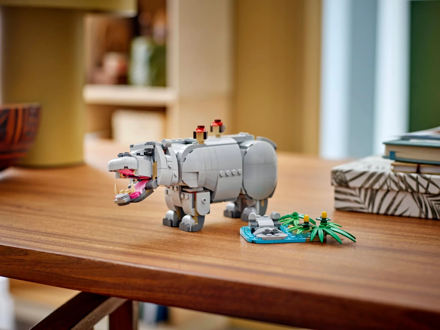 Wilde dieren: machtige neushoorn met vogels