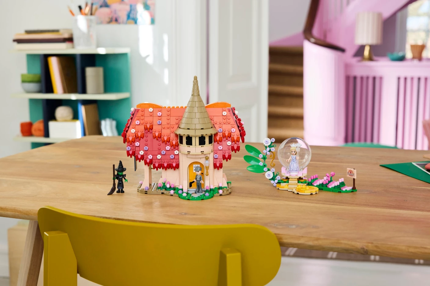 Glinda en Elphaba bezoeken Munchkinland