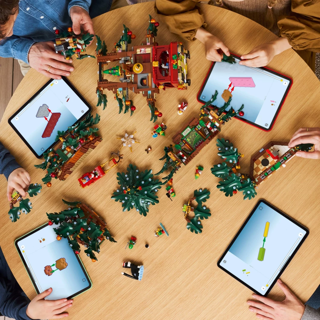 Decoratieve kerstboom voor het hele gezin