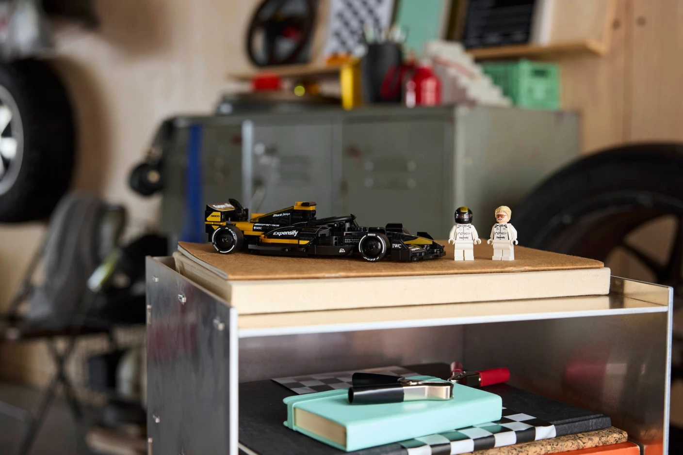 APXGP team racewagen uit F1 The Movie