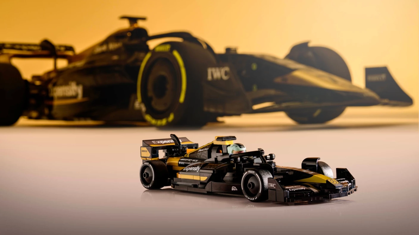 APXGP team racewagen uit F1 The Movie