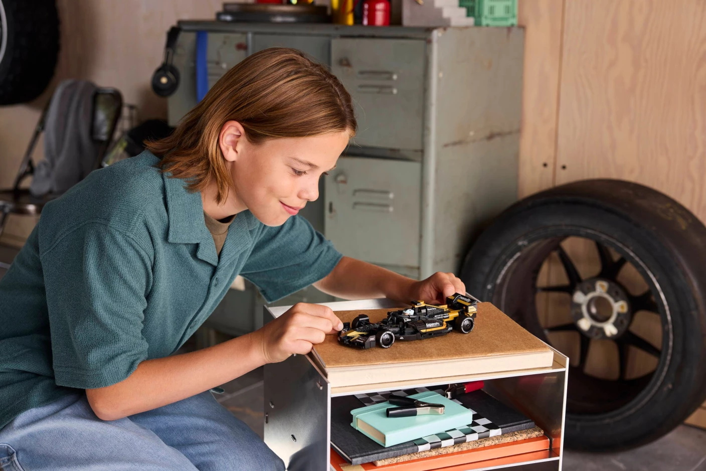 APXGP team racewagen uit F1 The Movie