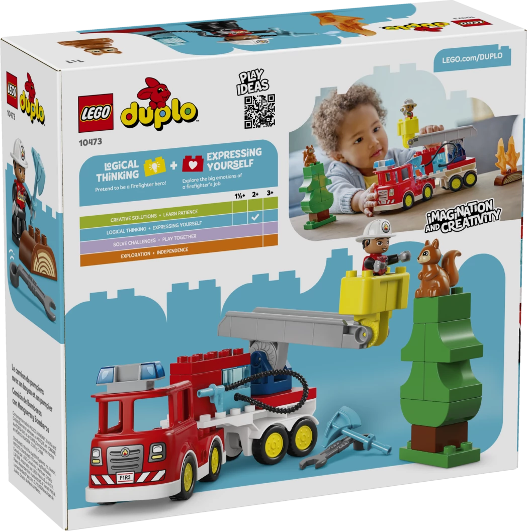 Brandweertruck met slang en brandweerman