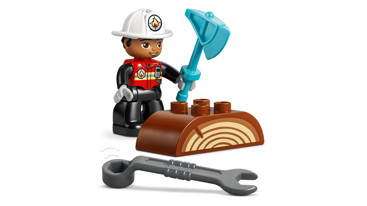 Brandweertruck met slang en brandweerman