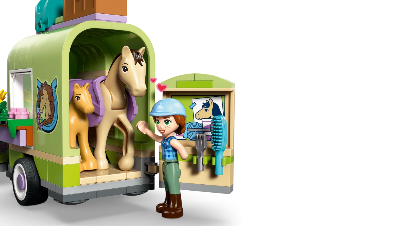 Trailer met paard en veulen