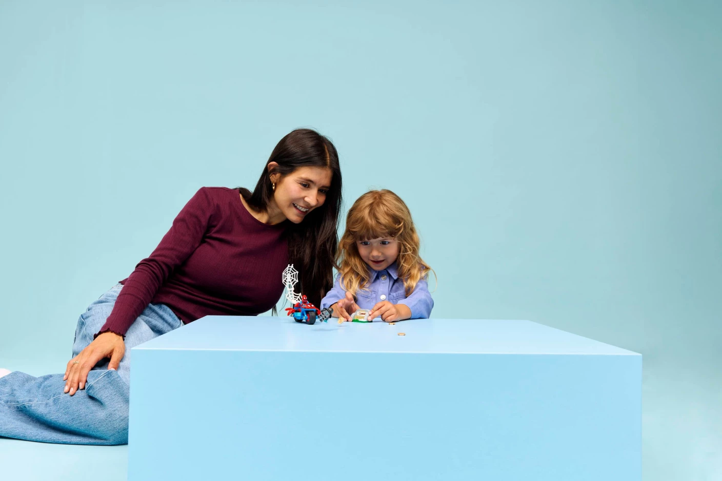 Spidey op zijn motor vs. Rhino