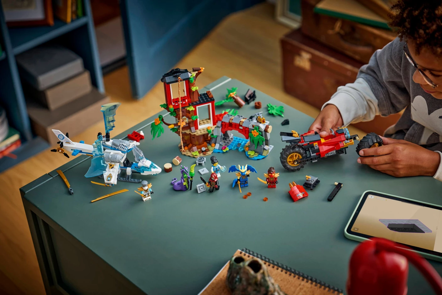 Ninjavoertuigen bij de boomhut