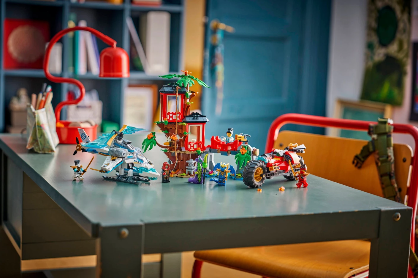 Ninjavoertuigen bij de boomhut