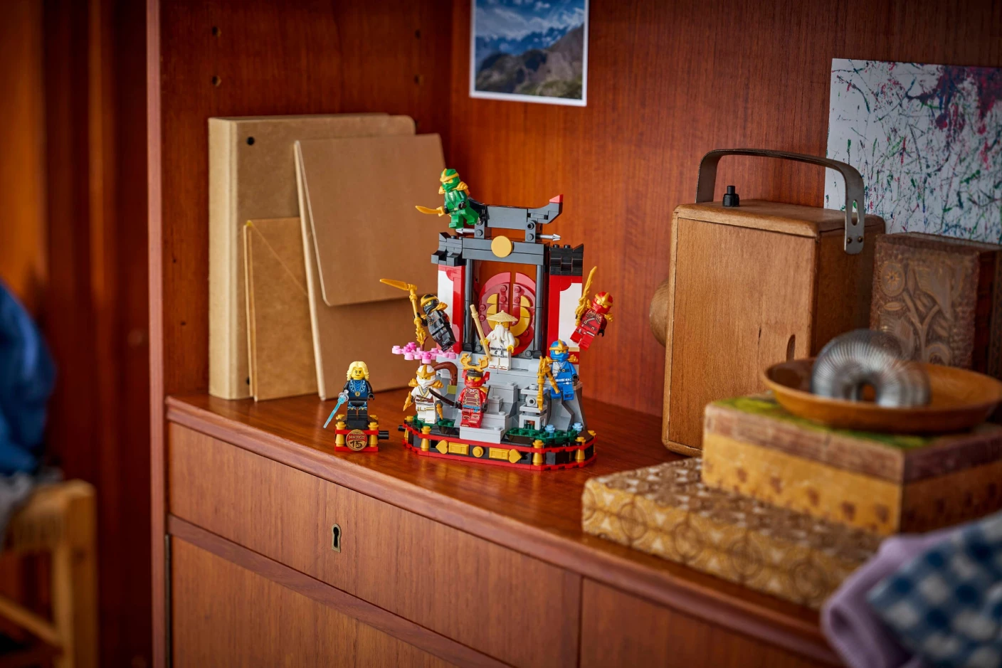 15-jarig jubileum: Display met ninjapersonages