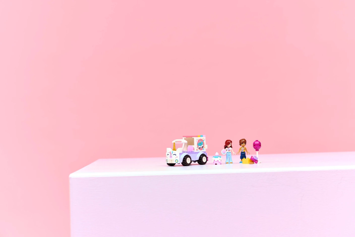 Eenhoorn taartenbezorgauto