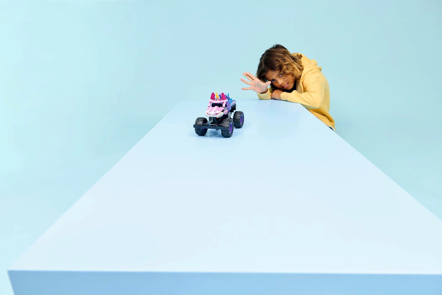 Monster Jam Sparkle Smash pull-back