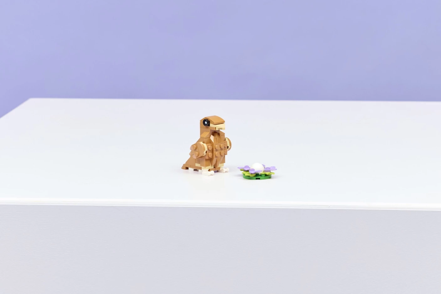 Schattige hamster met bloem