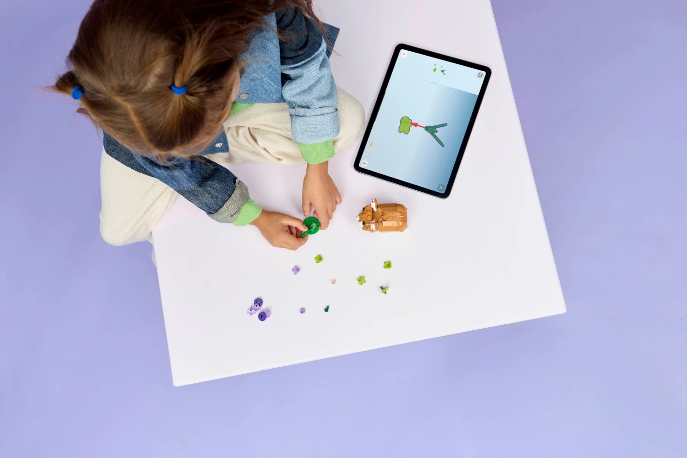 Schattige hamster met bloem