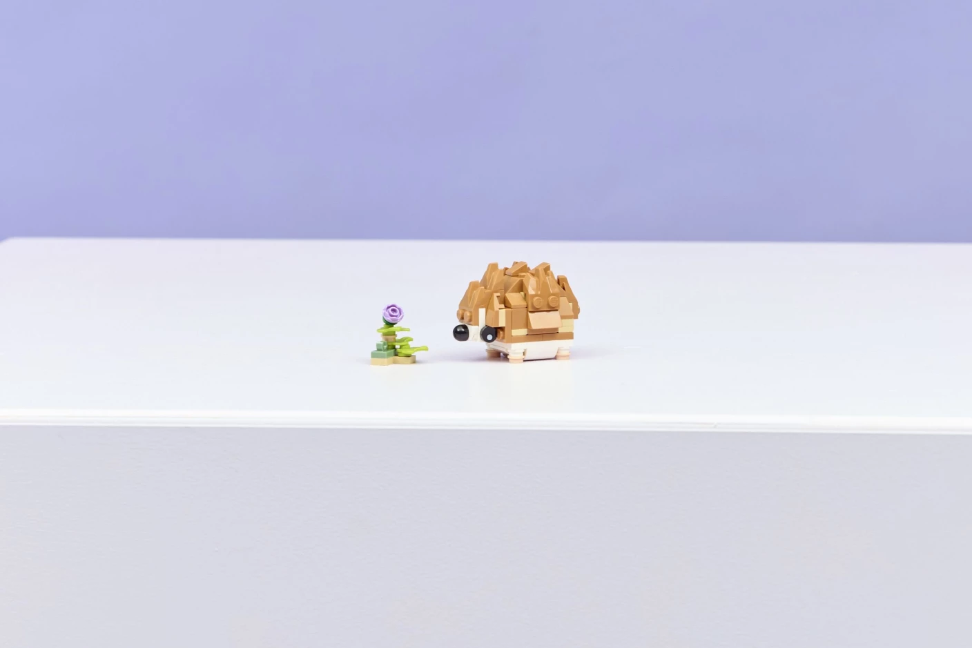 Schattige hamster met bloem